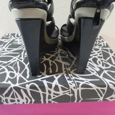 NITB Diane Von Furstenberg Leather Plats -