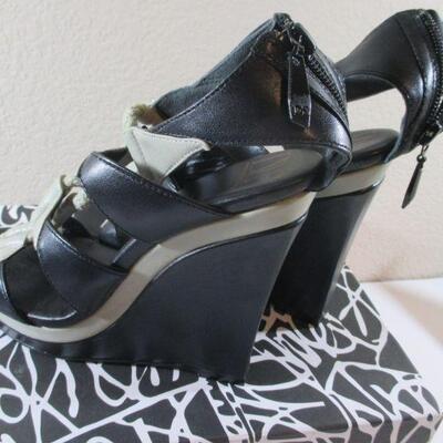 NITB Diane Von Furstenberg Leather Plats -