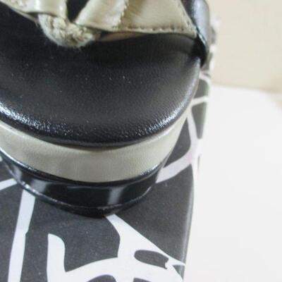 NITB Diane Von Furstenberg Leather Plats -