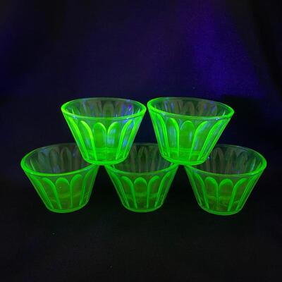 .229. VINTAGE | Anchor Hocking | 5 Nut Cups