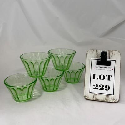 .229. VINTAGE | Anchor Hocking | 5 Nut Cups