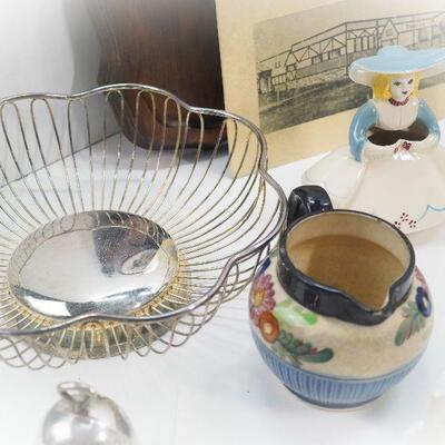 Lot 99 Glassware and figurines