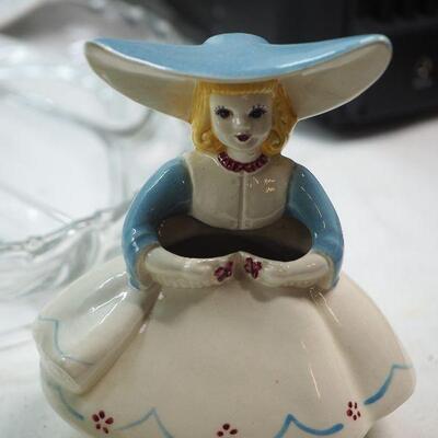 Lot 99 Glassware and figurines