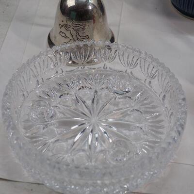 Lot 99 Glassware and figurines