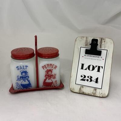 .234. VINTAGE | Salt and Pepper Girls | Red Caddy