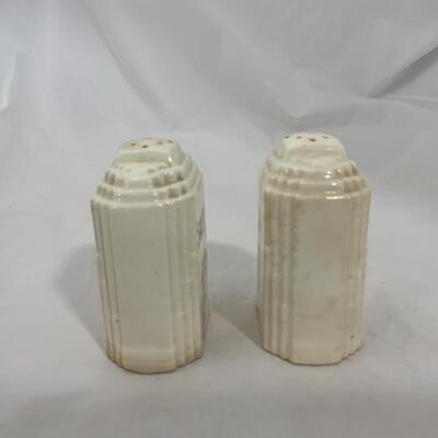 .243. VINTAGE | Floral Salt and Pepper Shaker Set
