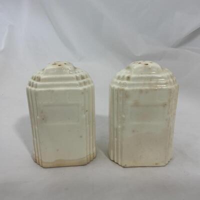 .243. VINTAGE | Floral Salt and Pepper Shaker Set