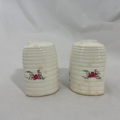 .244. VINTAGE | Pair of Rooster Salt and Pepper Shakers