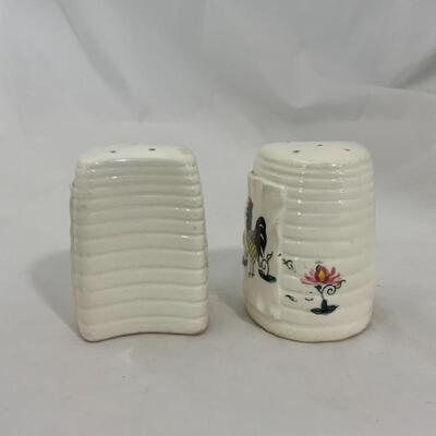 .244. VINTAGE | Pair of Rooster Salt and Pepper Shakers