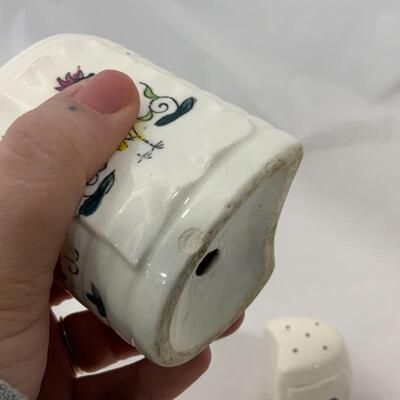 .244. VINTAGE | Pair of Rooster Salt and Pepper Shakers