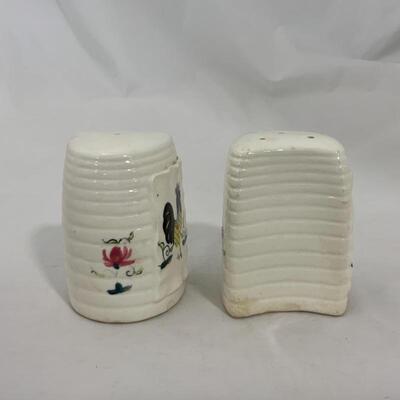 .244. VINTAGE | Pair of Rooster Salt and Pepper Shakers