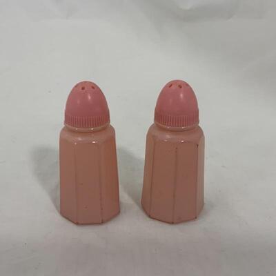 .246.  VINTAGE | Anchor Hocking | Pink Salt and Pepper Set