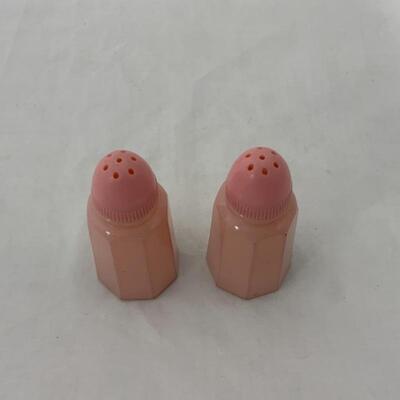 .246.  VINTAGE | Anchor Hocking | Pink Salt and Pepper Set