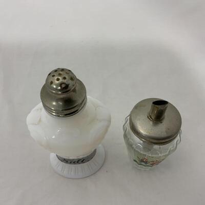 .252. VINTAGE | Salt and Sugar Shaker | Milk Glass 