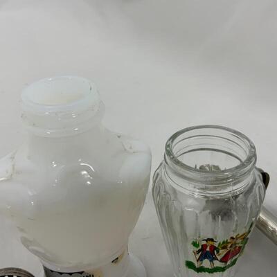 .252. VINTAGE | Salt and Sugar Shaker | Milk Glass 