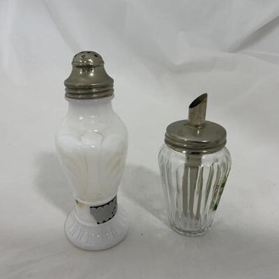 .252. VINTAGE | Salt and Sugar Shaker | Milk Glass 
