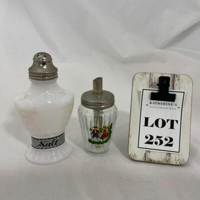 .252. VINTAGE | Salt and Sugar Shaker | Milk Glass 