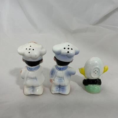 .253. VINTAGE | Figural Salt and Pepper Shakers | Chef | Plate