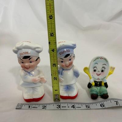 .253. VINTAGE | Figural Salt and Pepper Shakers | Chef | Plate