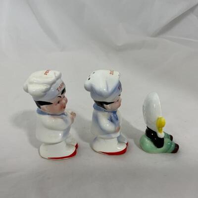 .253. VINTAGE | Figural Salt and Pepper Shakers | Chef | Plate