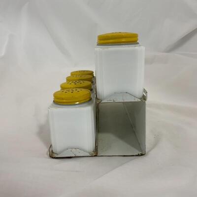 .255. VINTAGE | TIPP Rooster Spice Set | 8 Shakers | Yellow Lids 