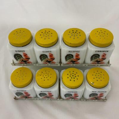.255. VINTAGE | TIPP Rooster Spice Set | 8 Shakers | Yellow Lids 