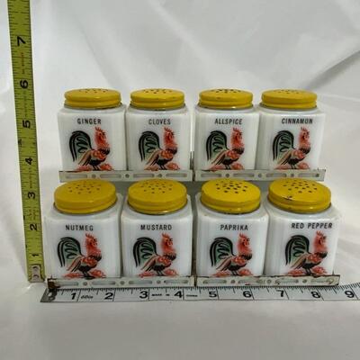 .255. VINTAGE | TIPP Rooster Spice Set | 8 Shakers | Yellow Lids 