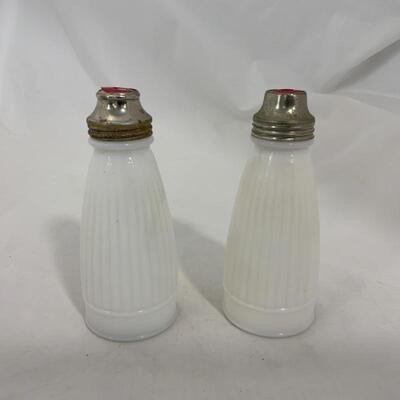 .256. VINTAGE | Budâ€™s Store | Milk Glass Salt & Pepper Set