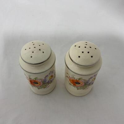 .262. VINTAGE | Pair of Salt and Pepper Shakers | Floral | Porcelain