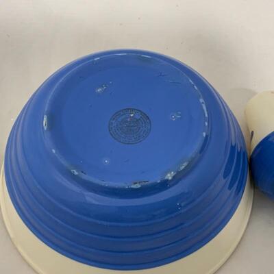 .268. VINTAGE | Mixing Bowl | Shaker | Universal Potteries | Floral