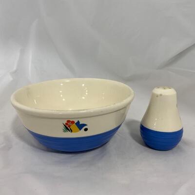 .268. VINTAGE | Mixing Bowl | Shaker | Universal Potteries | Floral