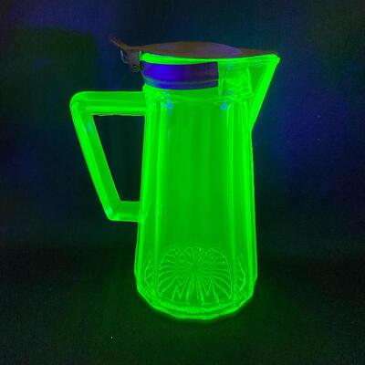 .300. VINTAGE | Green Depression Glass Syrup | Tin Lid