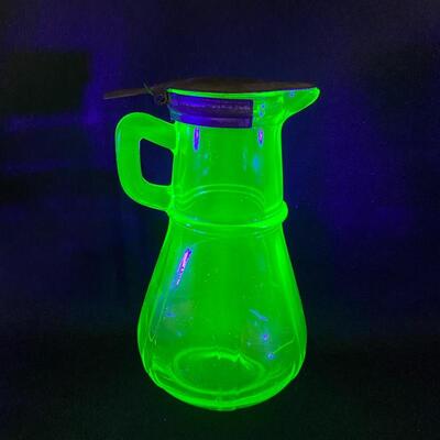 .301. VINTAGE | Anchor Hocking | Green Depression Glass Syrup