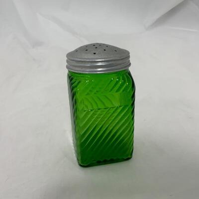 .314. VINTAGE | Single Square Green Shaker