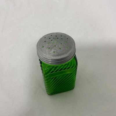 .314. VINTAGE | Single Square Green Shaker
