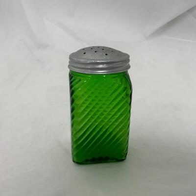 .314. VINTAGE | Single Square Green Shaker