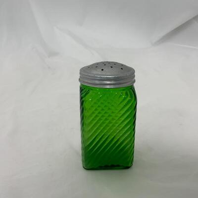 .314. VINTAGE | Single Square Green Shaker