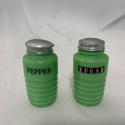 .315. VINTAGE | Jadite Shakers | Pepper & Sugar