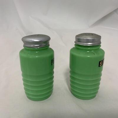 .315. VINTAGE | Jadite Shakers | Pepper & Sugar