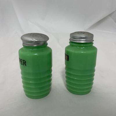 .315. VINTAGE | Jadite Shakers | Pepper & Sugar