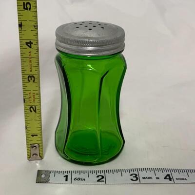 .318. VINTAGE | Single Green Concave Shaker