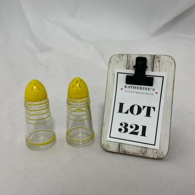 .321. VINTAGE | Yellow Salt and Pepper Shakers | Adorable!