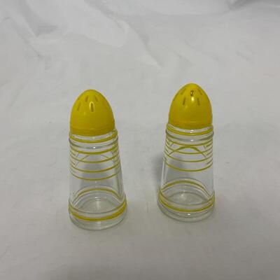 .321. VINTAGE | Yellow Salt and Pepper Shakers | Adorable!