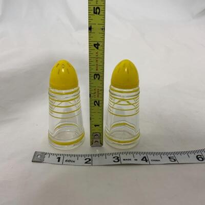 .321. VINTAGE | Yellow Salt and Pepper Shakers | Adorable!