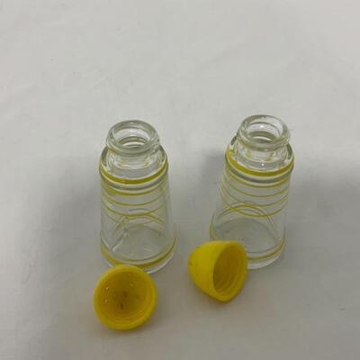 .321. VINTAGE | Yellow Salt and Pepper Shakers | Adorable!