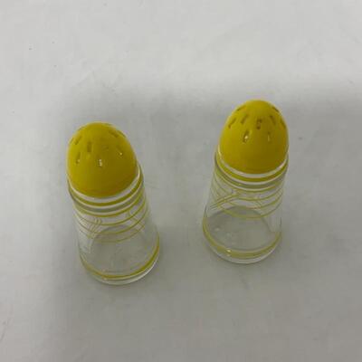 .321. VINTAGE | Yellow Salt and Pepper Shakers | Adorable!