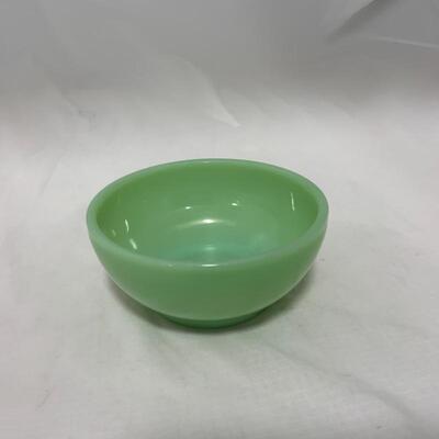 .322. VINTAGE | Fire King | 8 Jadite Chili Bowls