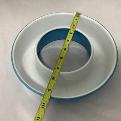 .328. VINTAGE | Graniteware | Ring Molds | Strainer | Cream City