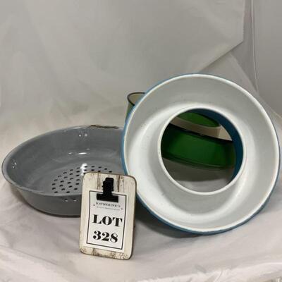 .328. VINTAGE | Graniteware | Ring Molds | Strainer | Cream City