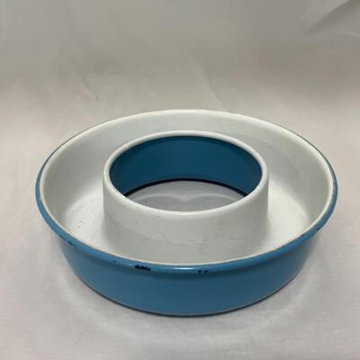 .328. VINTAGE | Graniteware | Ring Molds | Strainer | Cream City